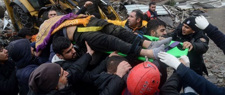 Número de mortos em terremoto na Turquia e na Síria ultrapassa 1.500; há desaparecidos (ILYAS AKENGIN/AFP - 06.02.2023)